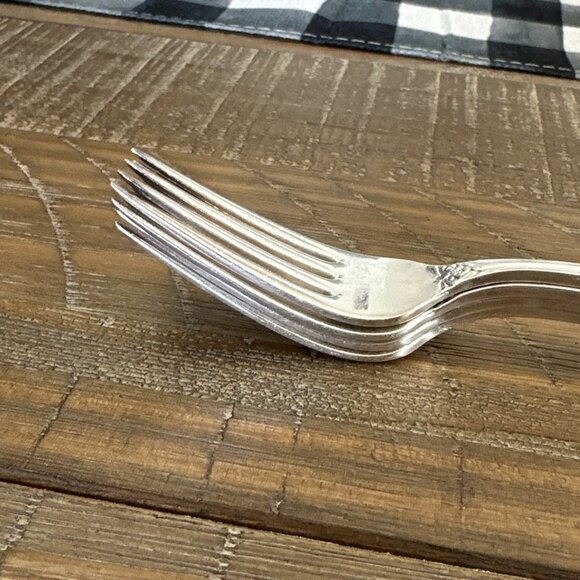 1847 Rogers Bros Heritage Dinner Forks Set of 4 Silverplate Flatware IS 1953 - Picture 5 of 10